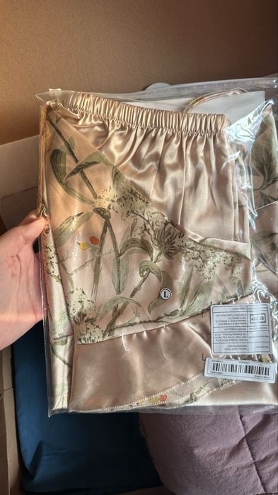 Продам атласный комплект для дома