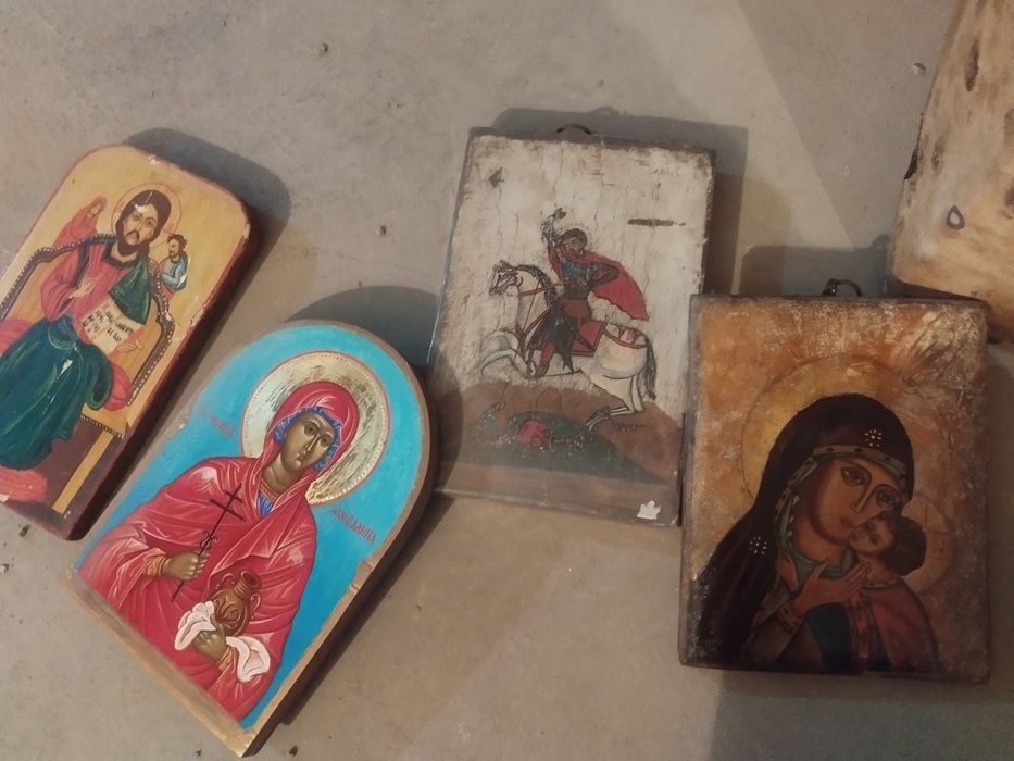 Икони интересни някой старинни