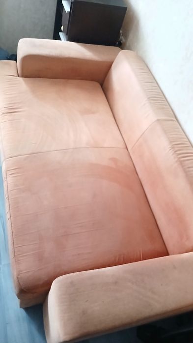 Оранжев диван с ракла