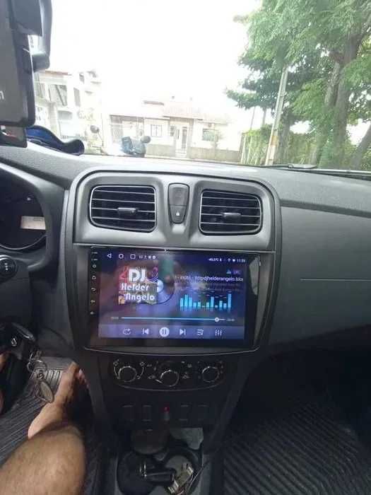 Navigatie GPS Android Dacia Logan 2 Sandero CarPlay Qled DSP 1-8GB