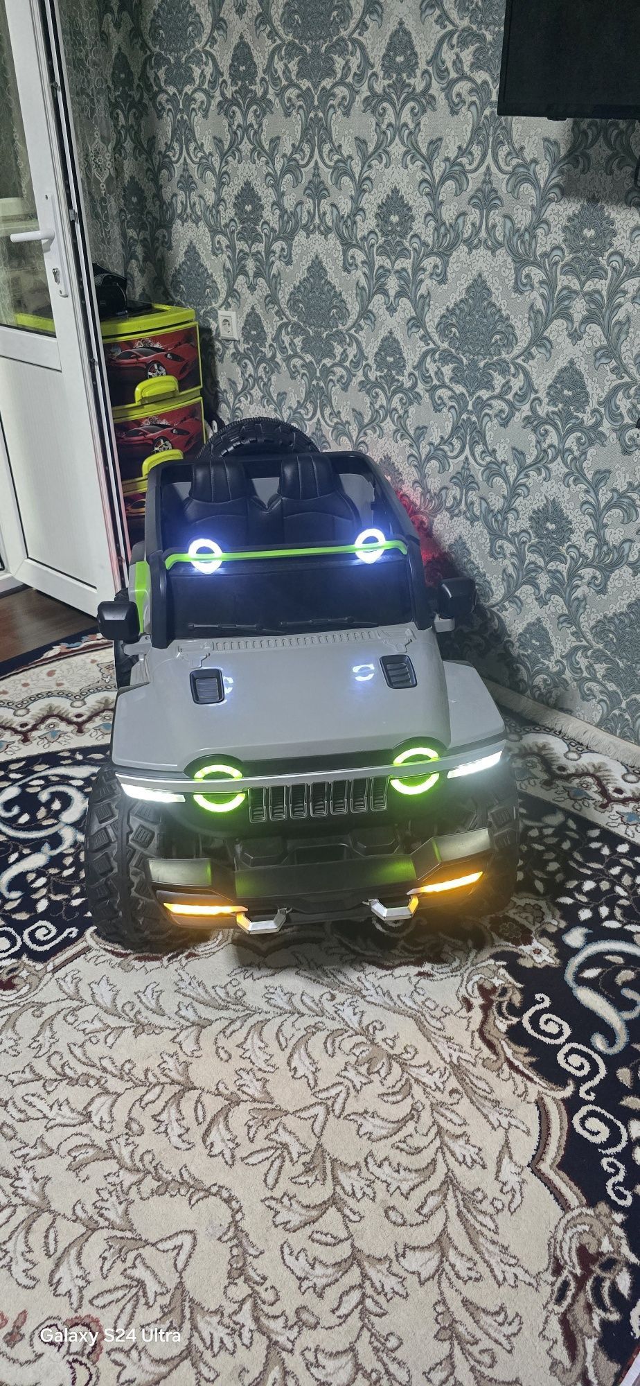 Bolalar avtomobili Jeep 4x4 off road