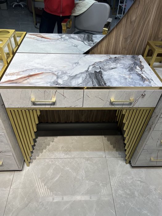 Продаю консоли для парикмахерской зоны (салон красоты)