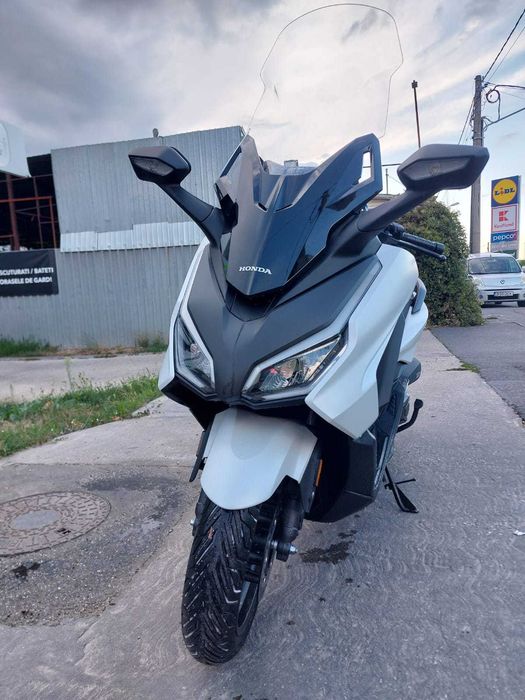 Honda Forza 350 2025 cu 2200 km
