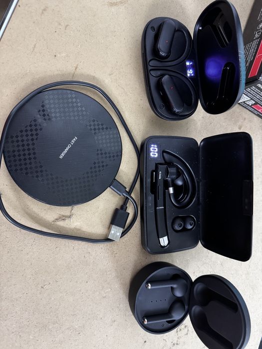 Casti bluetooth diferite