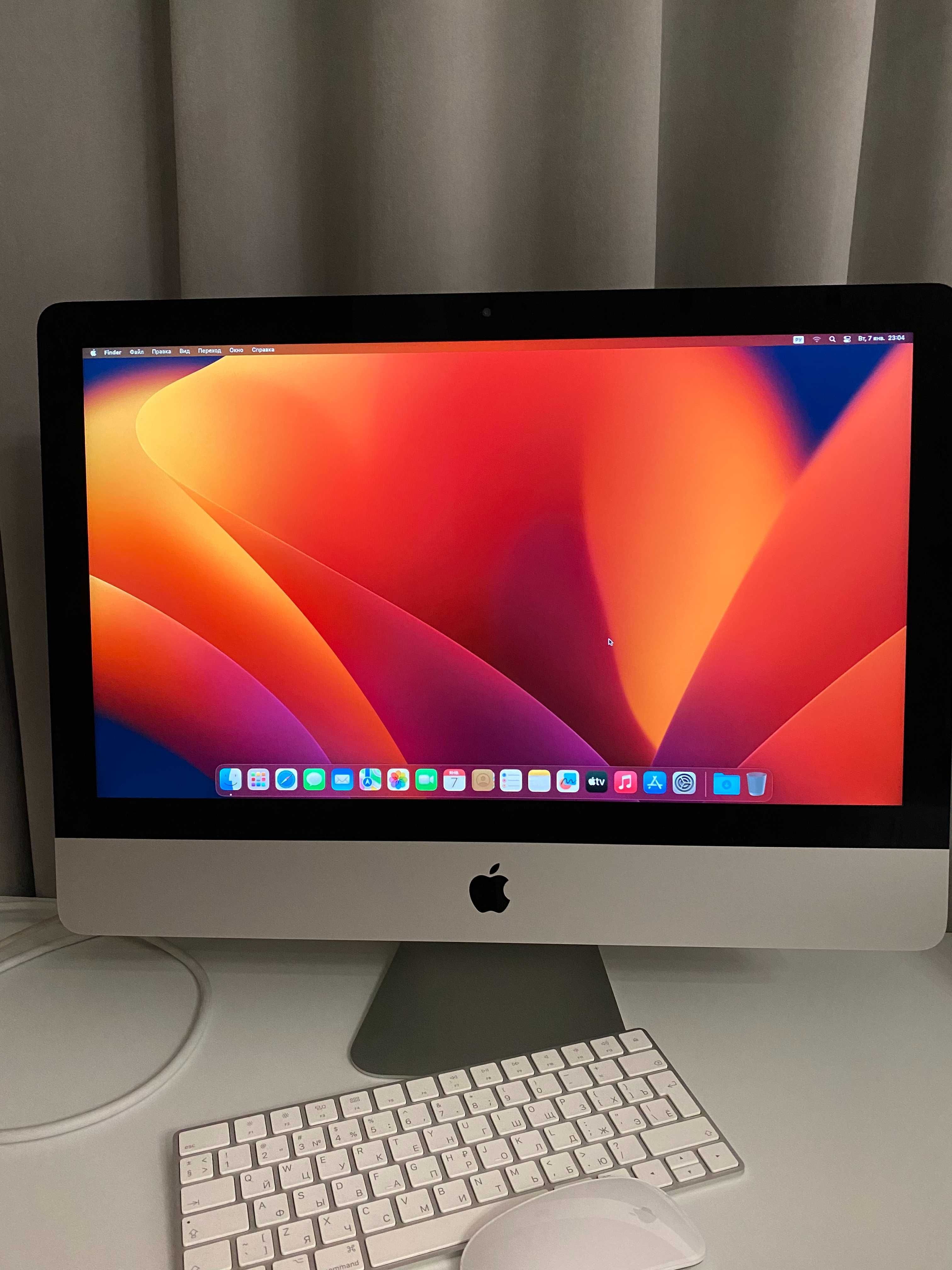 iMac 21.5 дюймов, 2017 + Apple Magic Mouse 2 + Apple Magic Keyboard