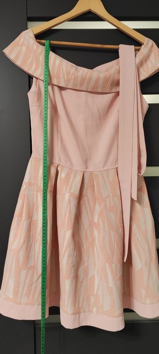 Елегантни рокли, подходящи за празненства и поводи