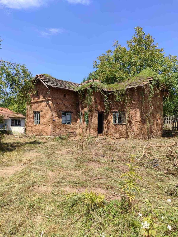 Два съседни парцела в покрайнините на село Сопот