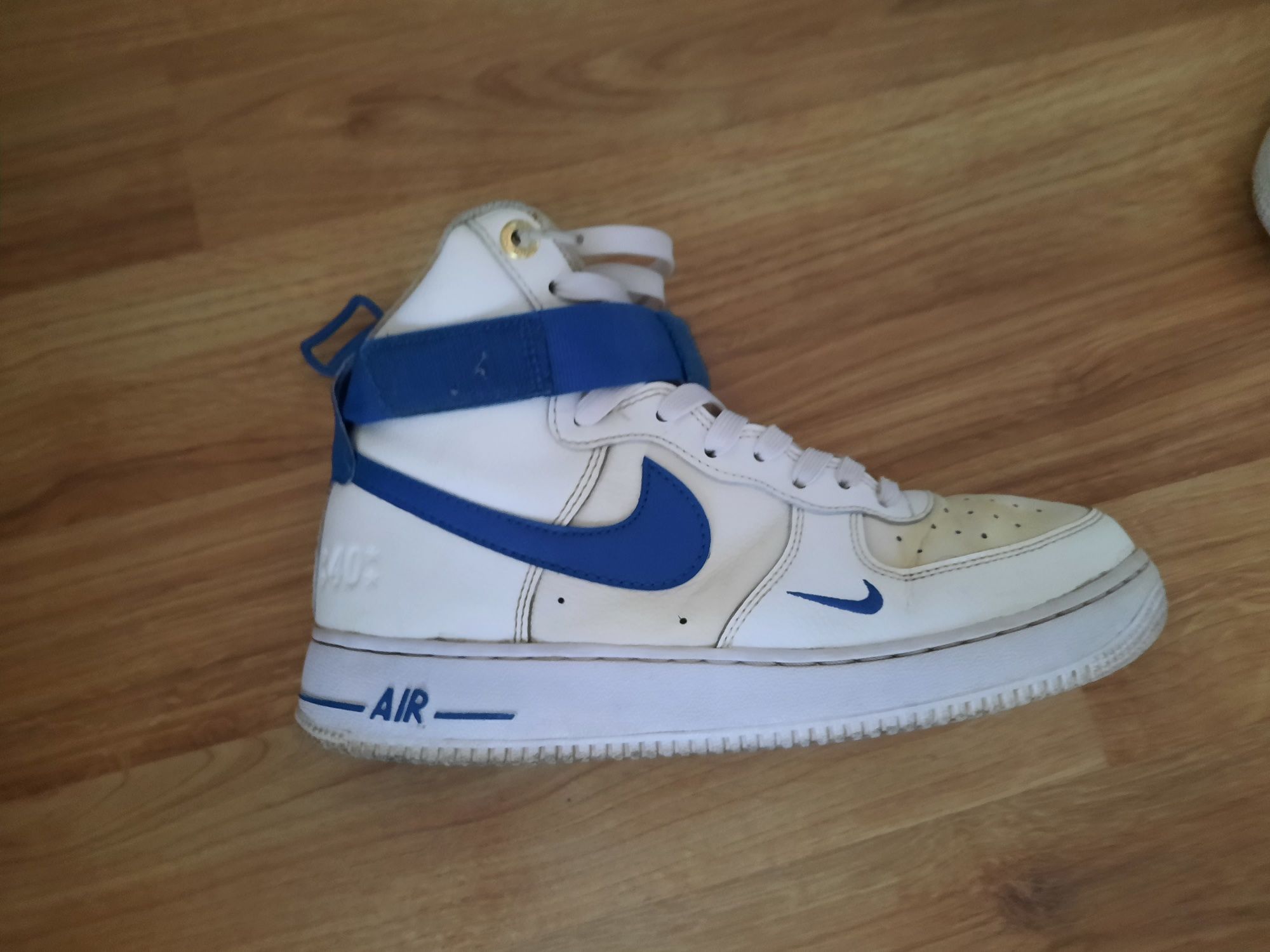 Vând sau schimb adidași originali Nike air force 1 ediția 40'