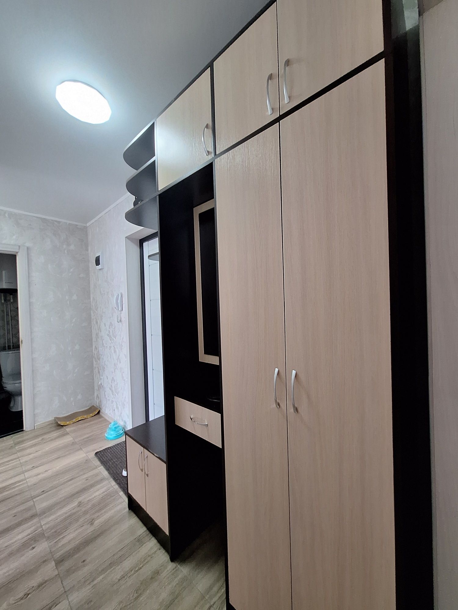 Продаётся прихожая