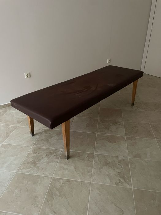 Дървена кушетка