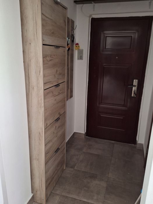 Dau spre inchiriere apartament cu trei camere