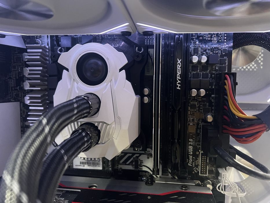 Компютър с i7-7400 | rx580 | 750 gb | 12 gb ram