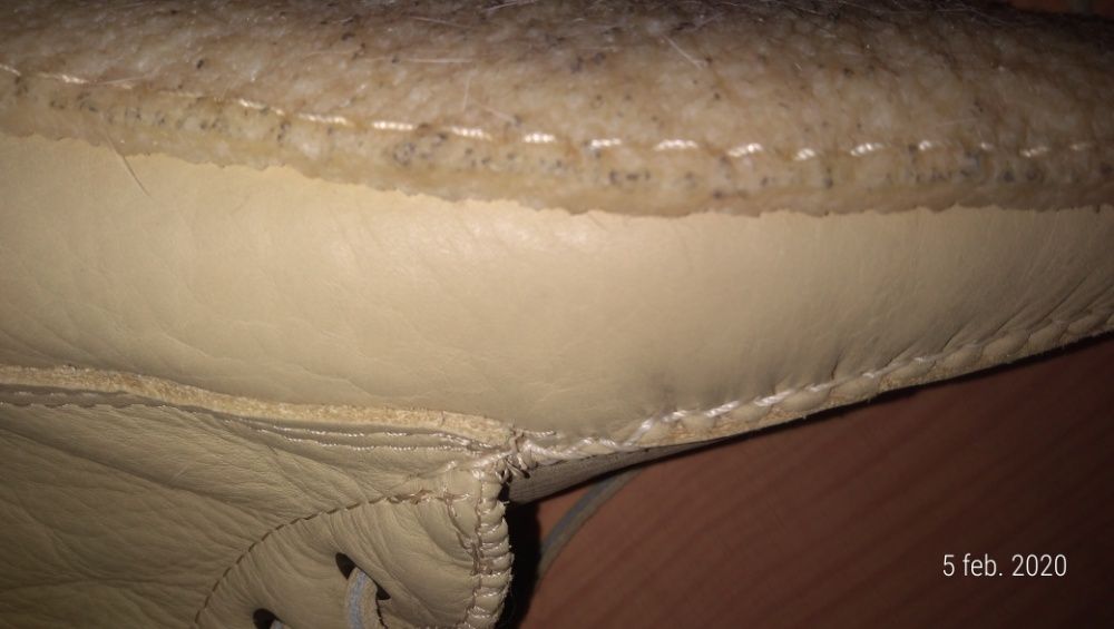 Cizme din Canada cu garnitura si ciucuri din blana de iepure