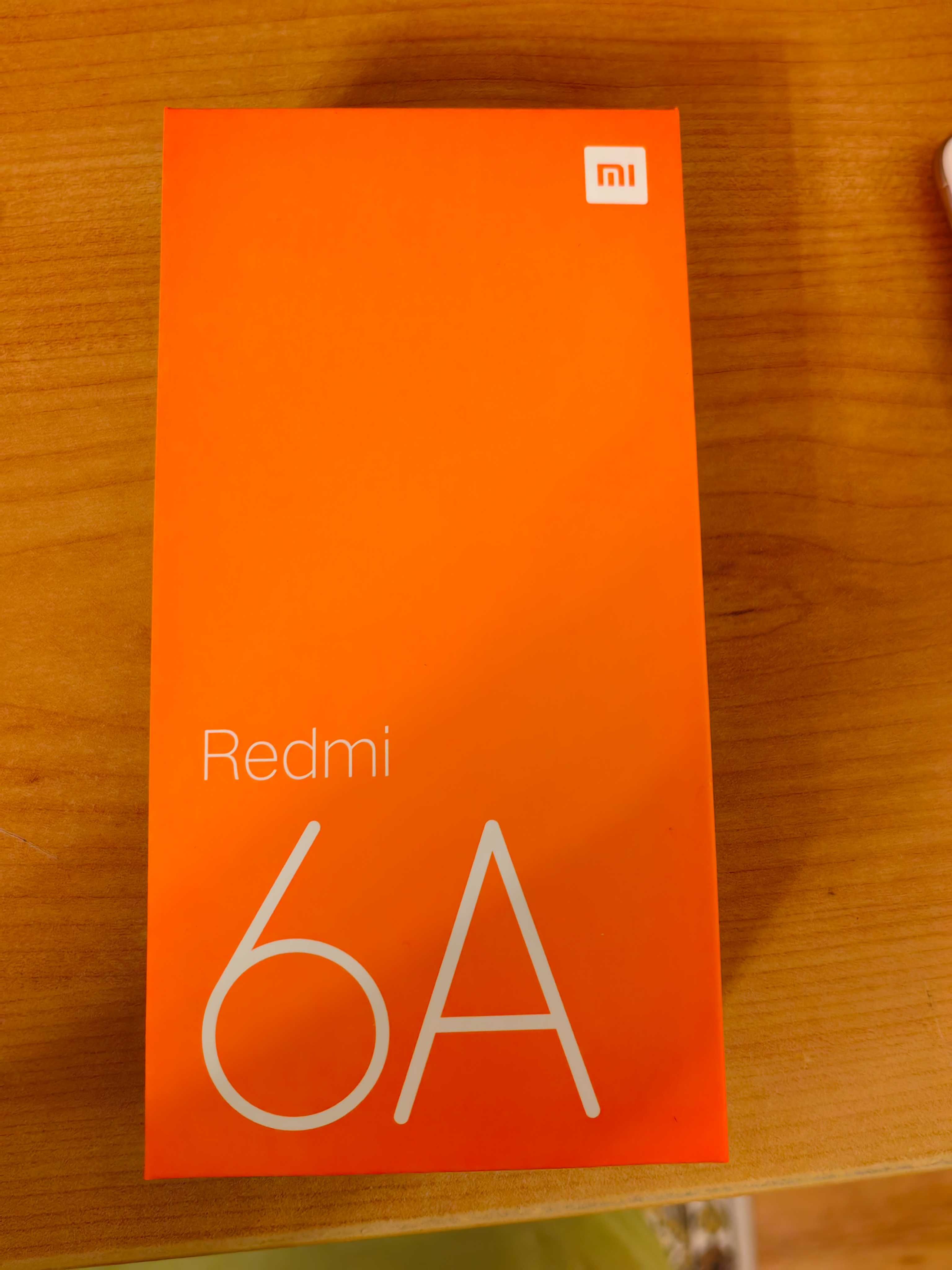 Продам смартфон Xiaomi Redmi 6A.