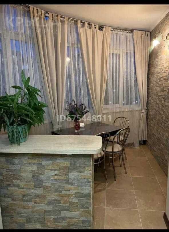 Стол со стульями в кухню, 4 стула