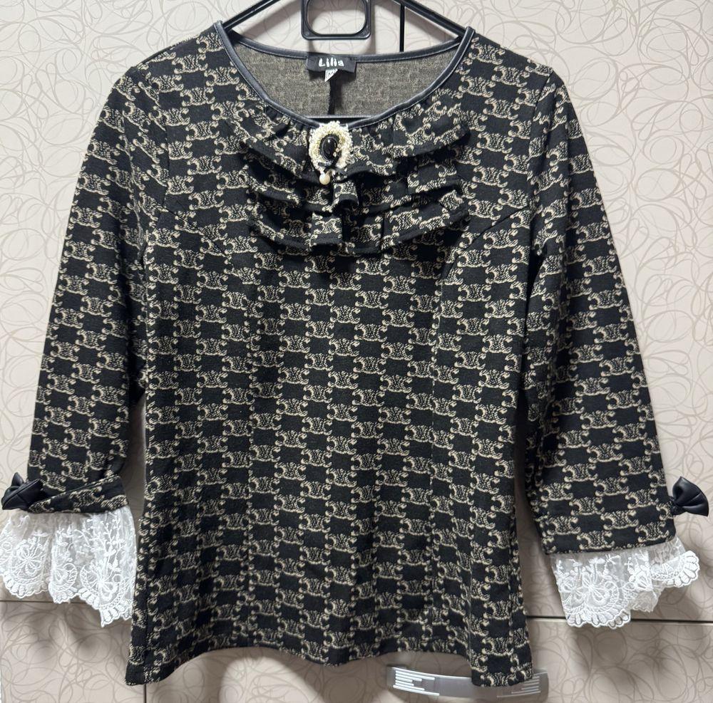 Дамски блузи с дълъг ръкав и пуловери - S,M,L,XL