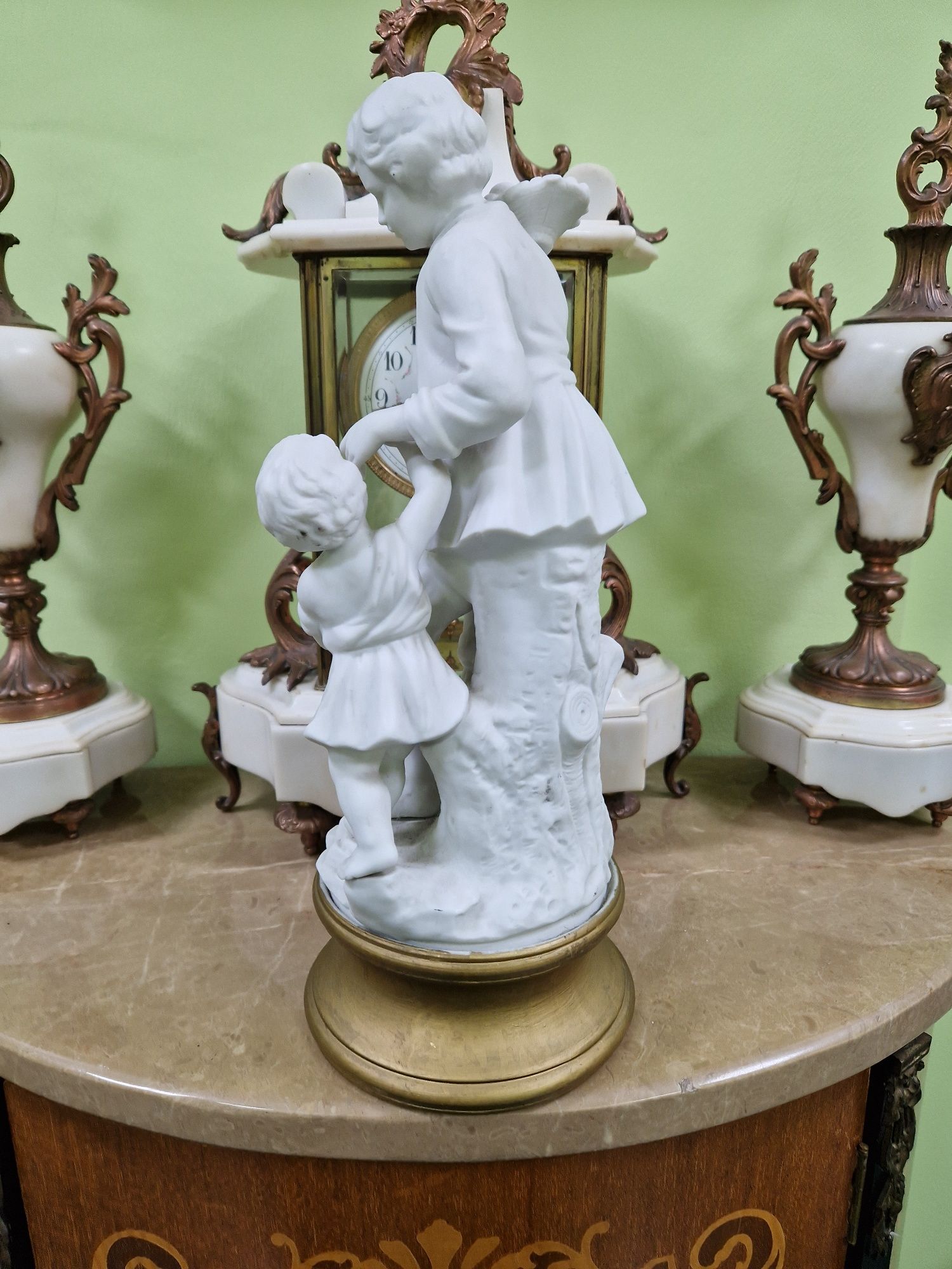 Красива антикварна италианска порцеланова фигура статуетка