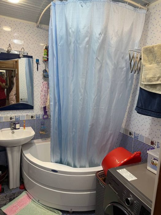 Срочно продается 4-х комнатная Авиасозлар 1 Базар Кадышева