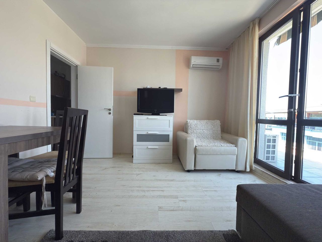 Продава се Двустаен апартамент в к.к. Слънчев бряг - 78 кв.м за 1000 €/кв.м - Снимка #3