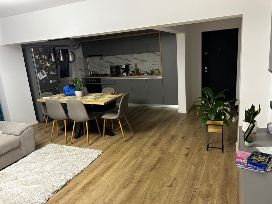 Vand apartament 3 camere