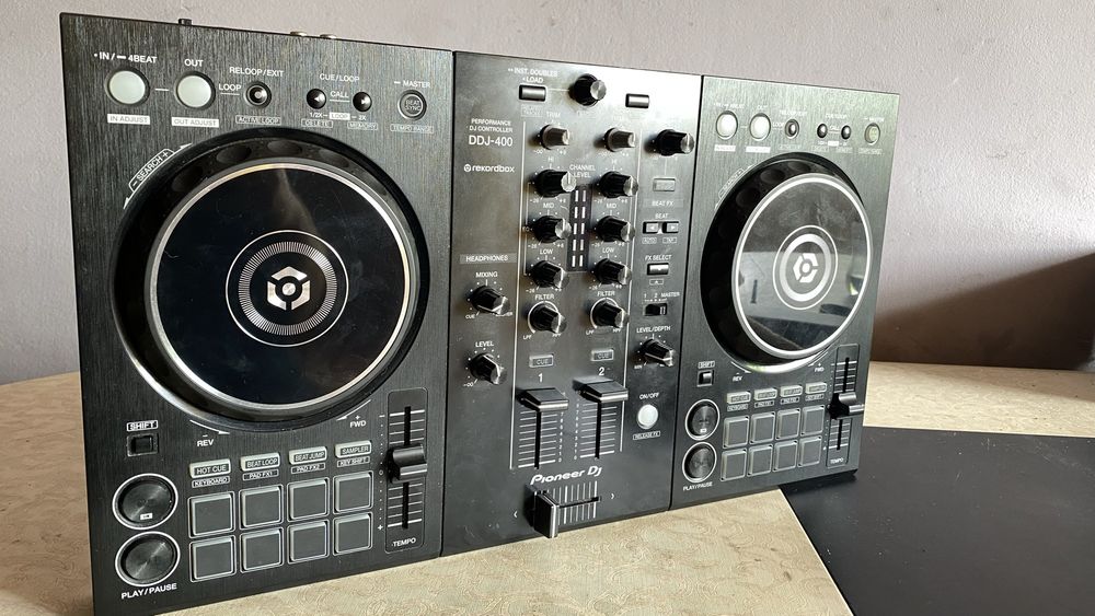 Pioneer DDJ-400 контроллер