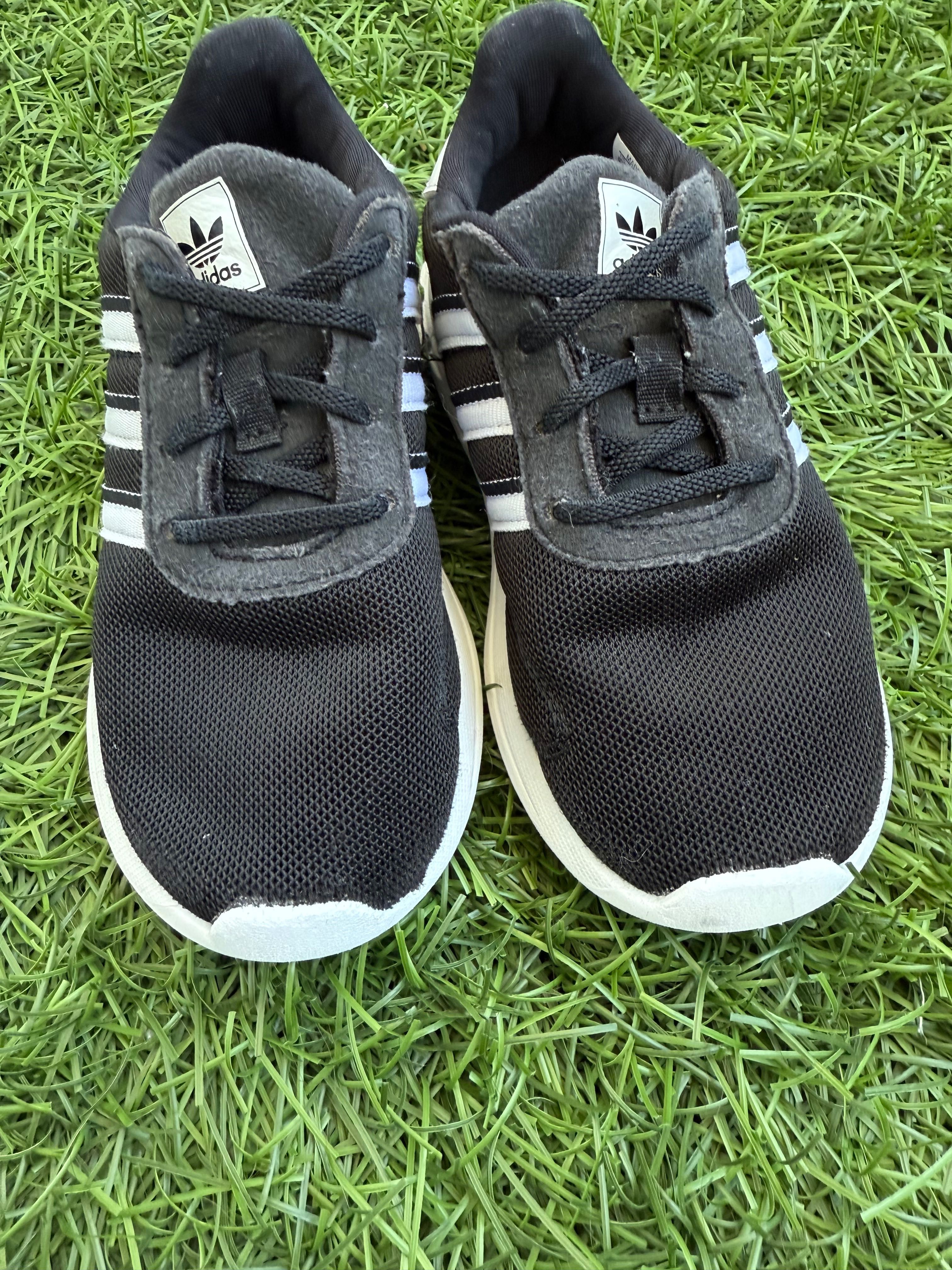 Маратонки Adidas, (адидас) номер 26,5 ( 9к ) момче