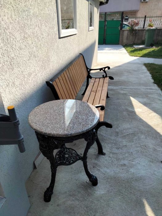 Чугунена маса с гранитен плот