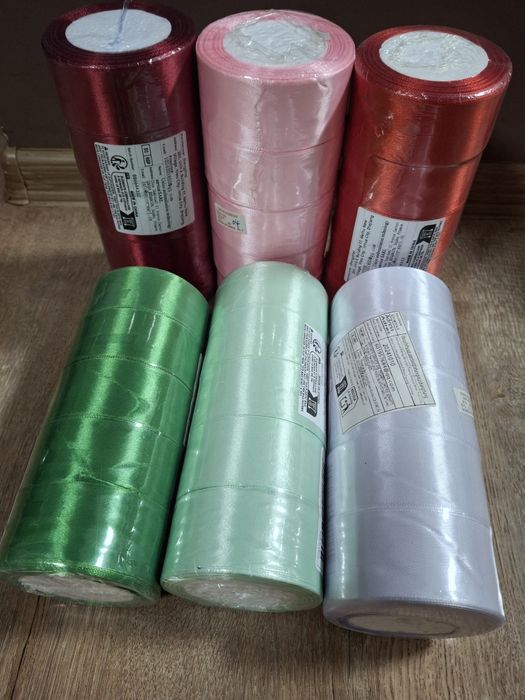 Сатенени ленти и рози фоам