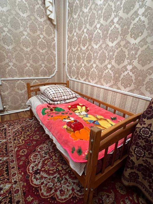 кровать из дерева