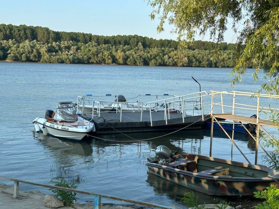 Barcă cu motor Mercury 40/60 CP + peridoc. Schimb cu barcă cabinată.