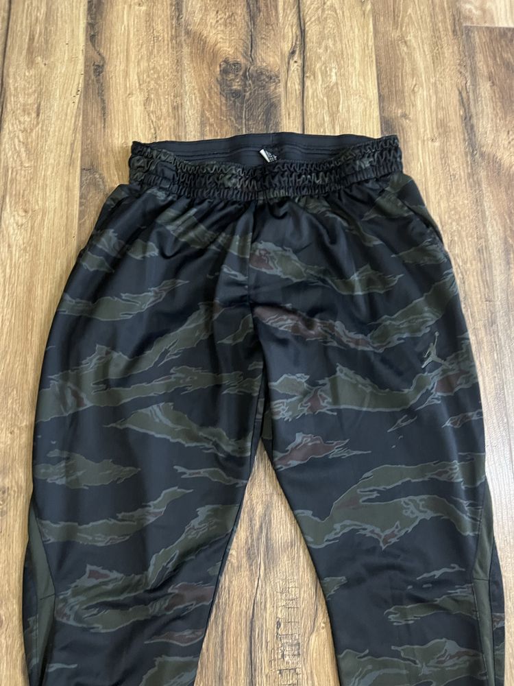 Jordan size XL Camo Skinny