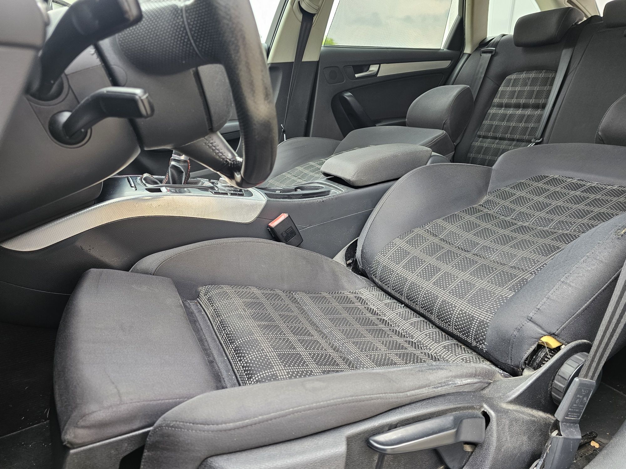Audi A4 2.0tdi 143cp *manual* Navi/Led/Xenon/Pilot/Incalzire in scaune