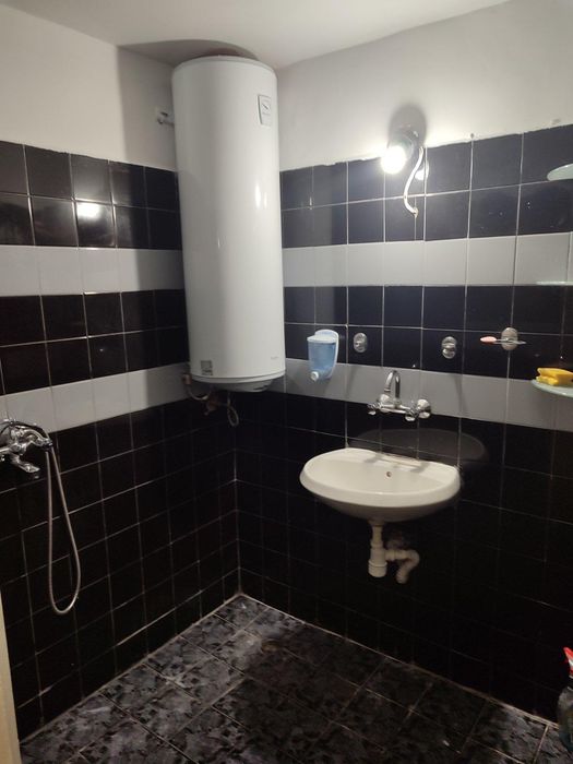 Дава се под наем Двустаен апартамент в Бургас, Център - 66 кв.м за 331.5 € - Снимка #4