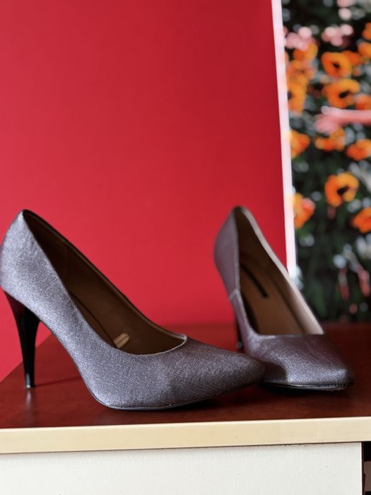Pantofi cu toc                  .