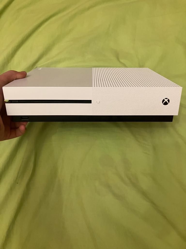 Vand Xbox One S ( perfect funcțional )