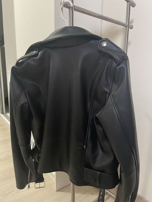 Vand jacheta Zara cu eticheta