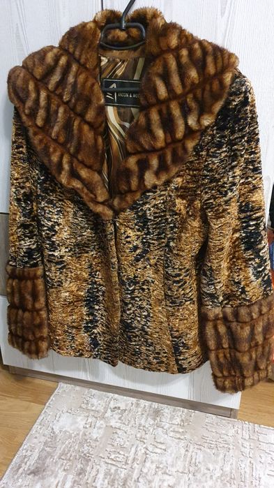 Haina de blana naturala la maneci si guler