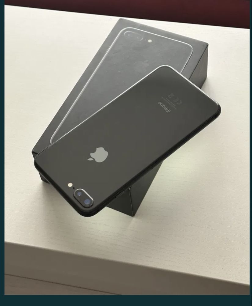 iPhone 8 plus negru