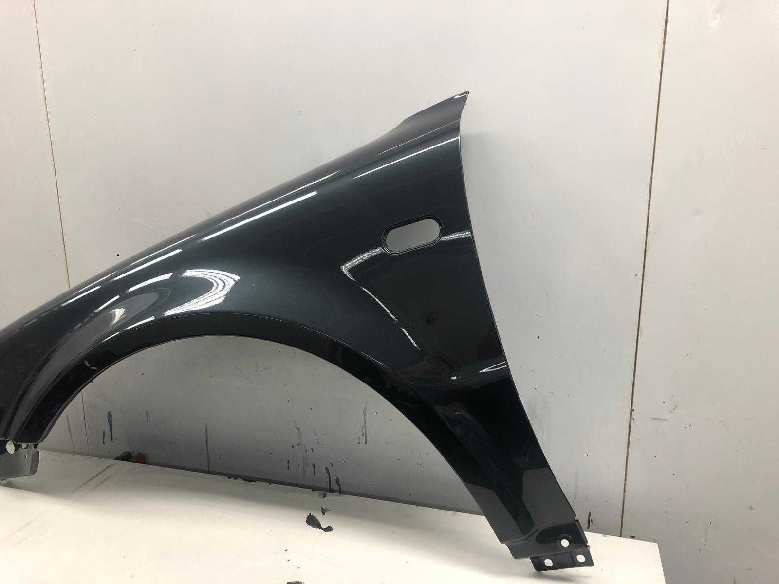 Aripa Fata Stanga VW Passat B5.5 An 2000-2004 (LC7V (Gri))