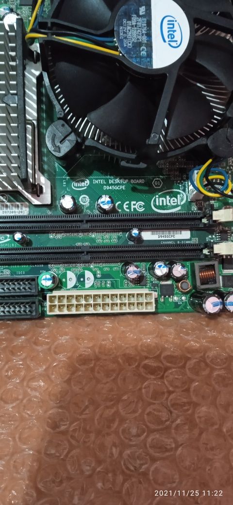 Placa de baza socket 775 cu procesor si cooler