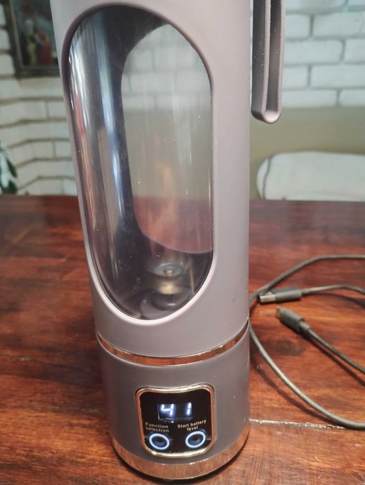 Преносим блендер 450 мл, презареждащ се с USB, за смутита и шейкове