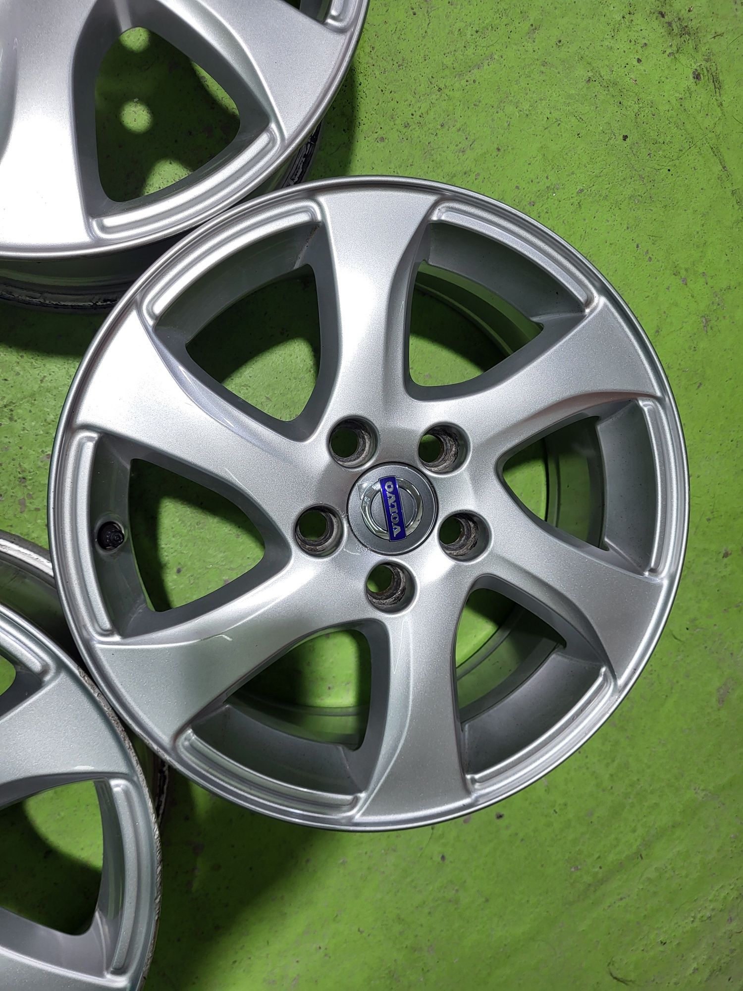 16 5x108 Volvo лети джанти 5х108 волво