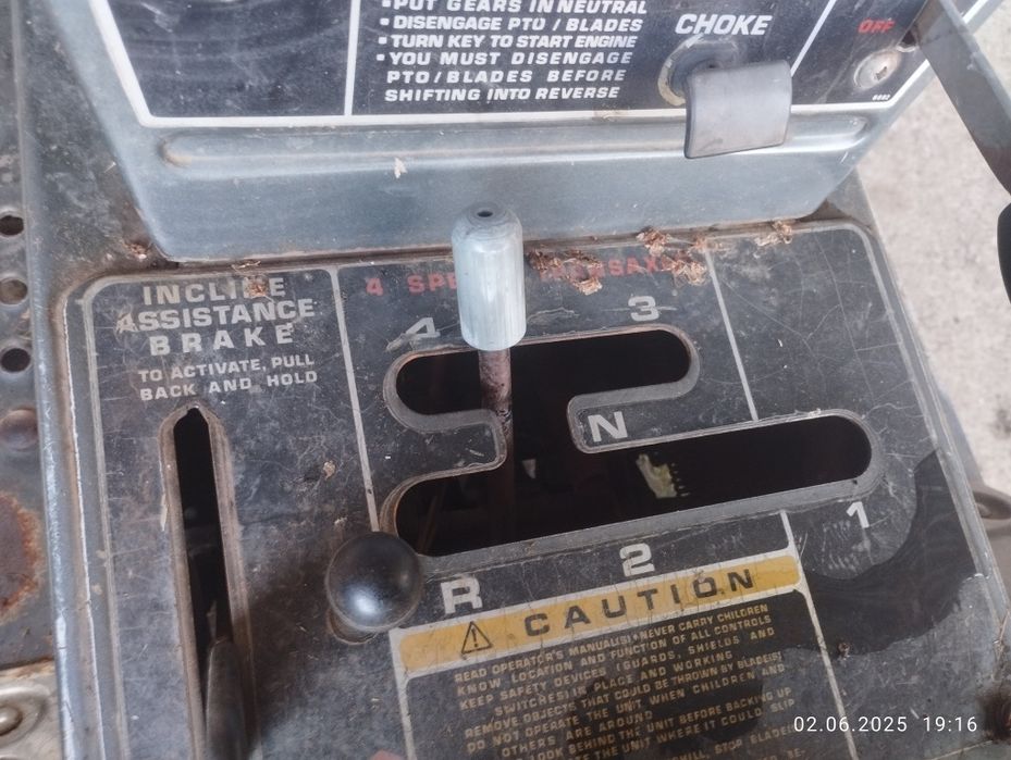 Tractoraș tuns gazon