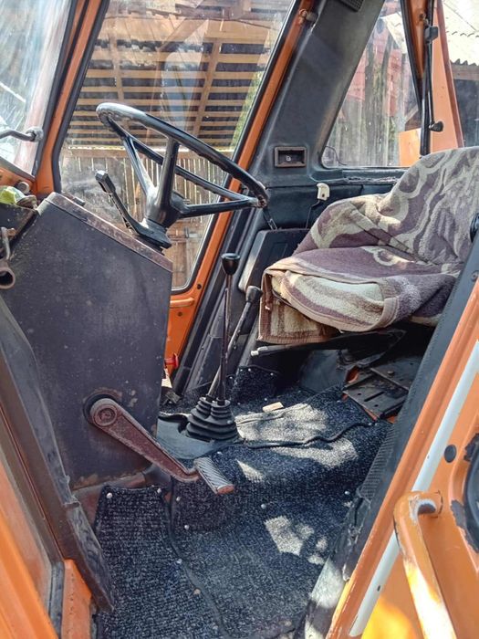 Vand fiat 780 cu incarcator frontal.