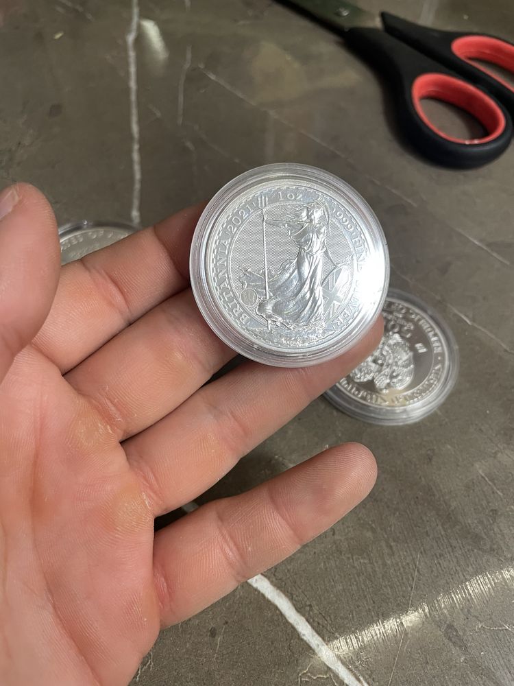 Продавам монети инвестиционно сребро