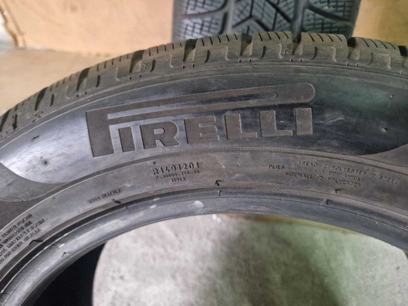 2 Pirelli R18 235/55 Anvelope de iarnă DOT3519