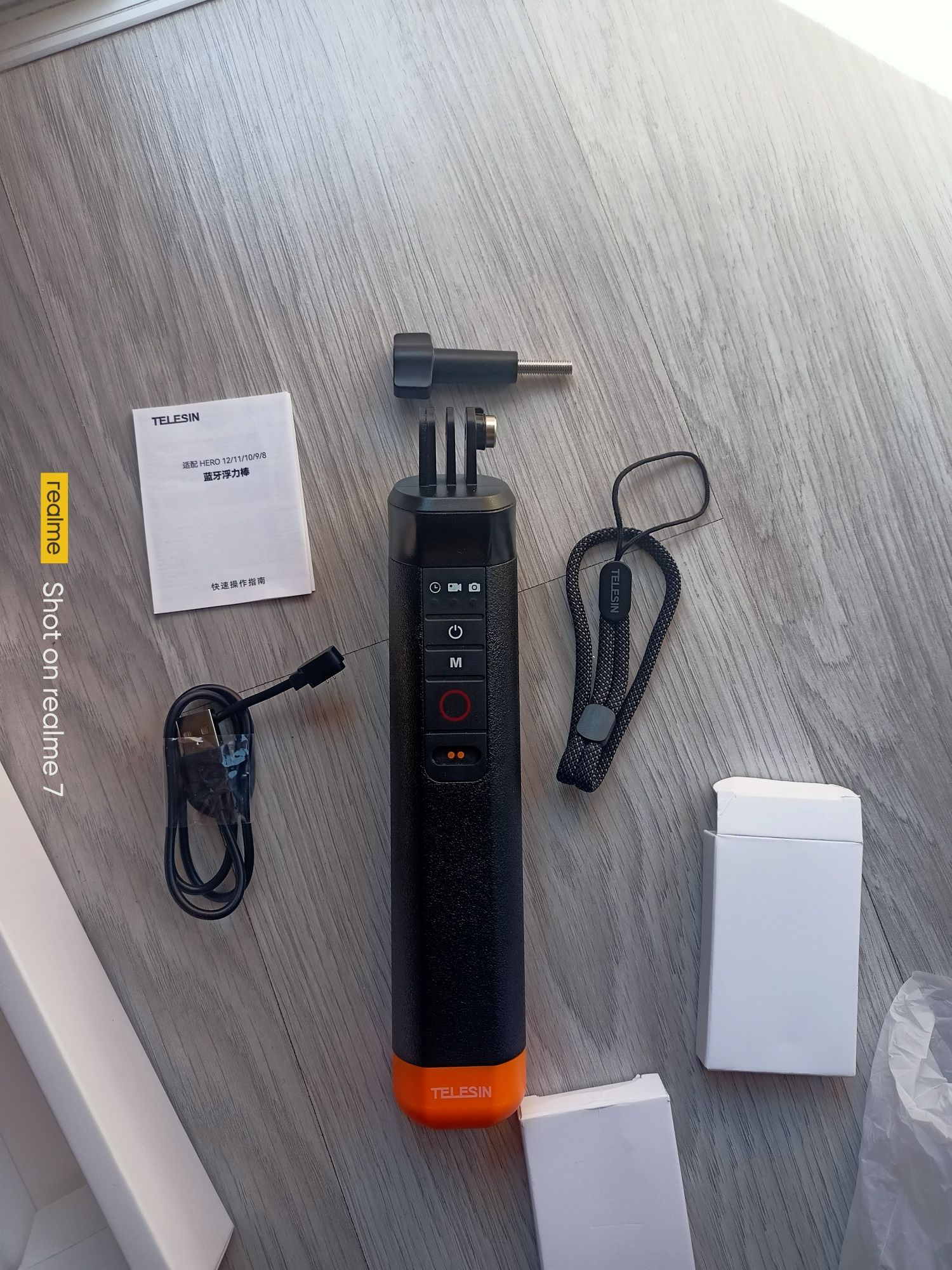 Плаваща дръжка за селфи стик с Bluetooth