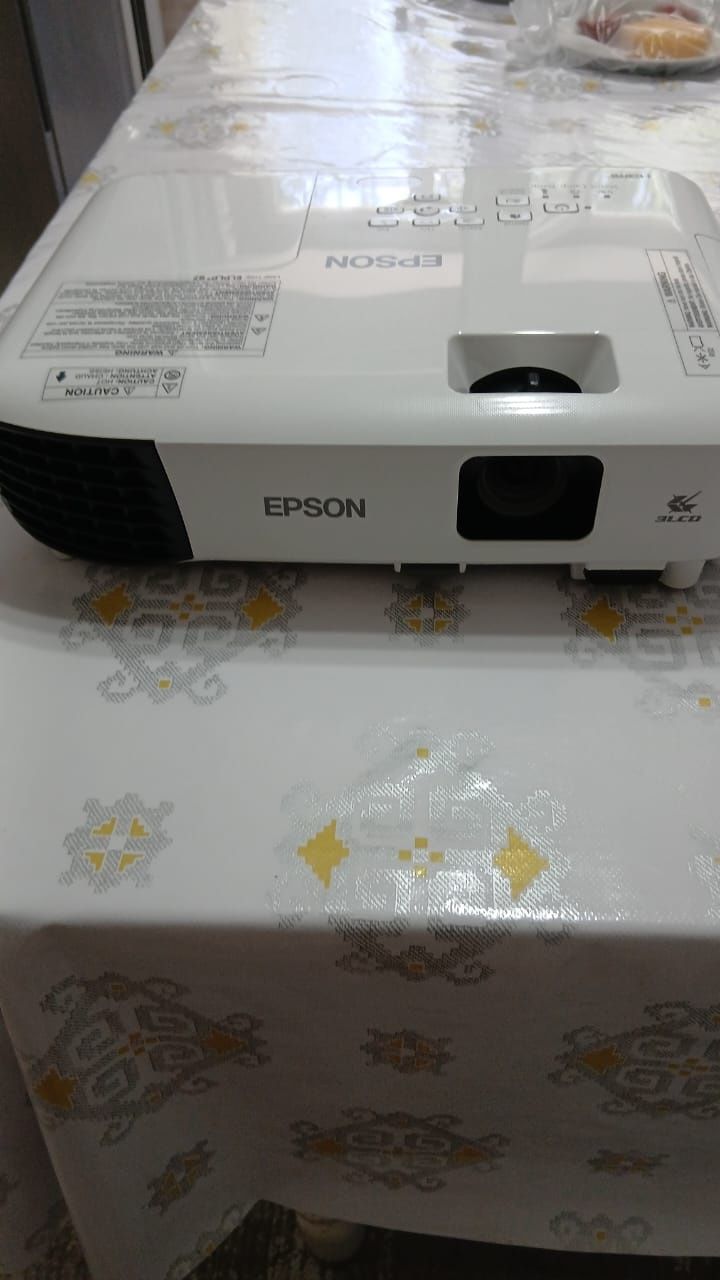 Проектор Epson EB-E10