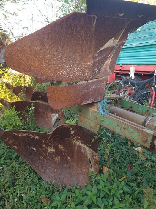 Vând plug pentru arat