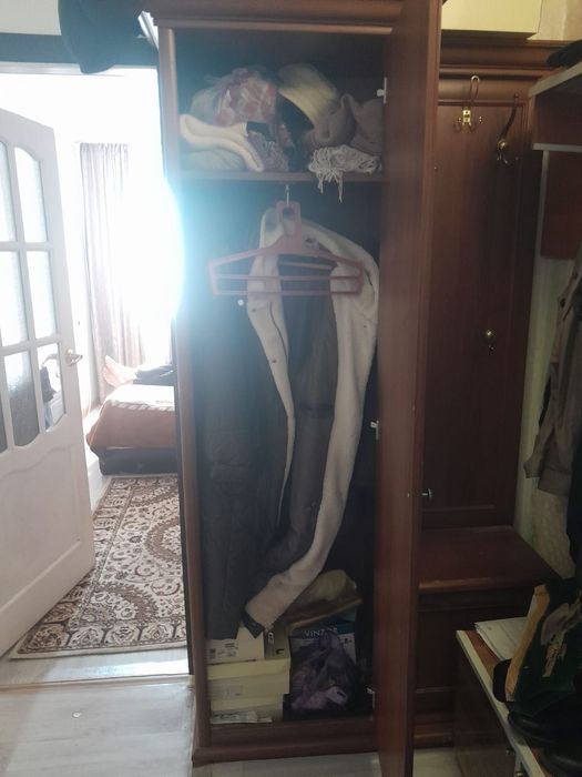 Продам шкаф в прихожую.